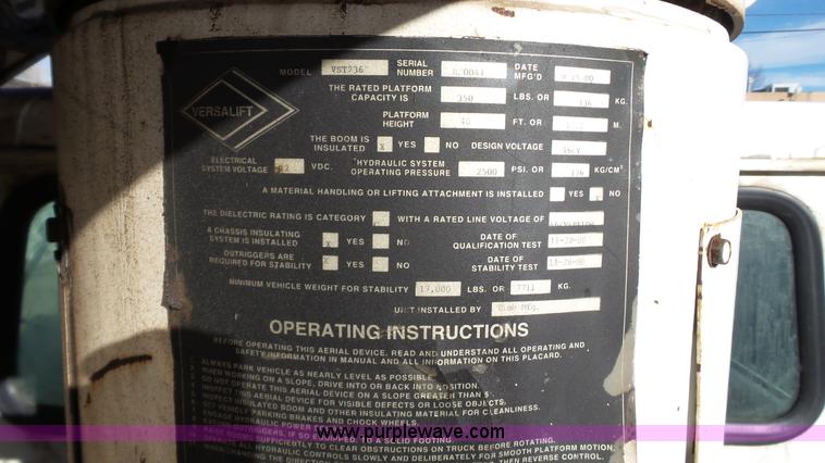 image for item J1273 2001 International 4700 bucket truck