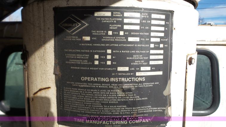 image for item J1273 2001 International 4700 bucket truck