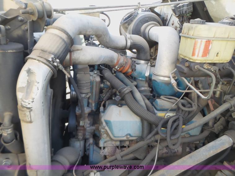 image for item J1273 2001 International 4700 bucket truck