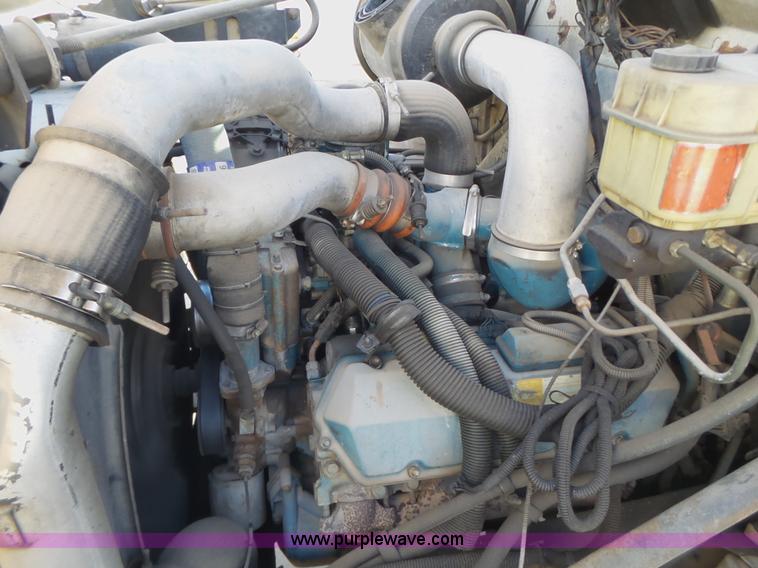 image for item J1273 2001 International 4700 bucket truck