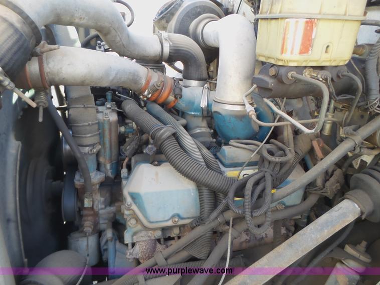 image for item J1273 2001 International 4700 bucket truck