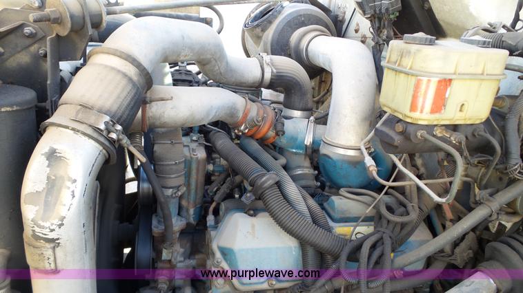 image for item J1273 2001 International 4700 bucket truck