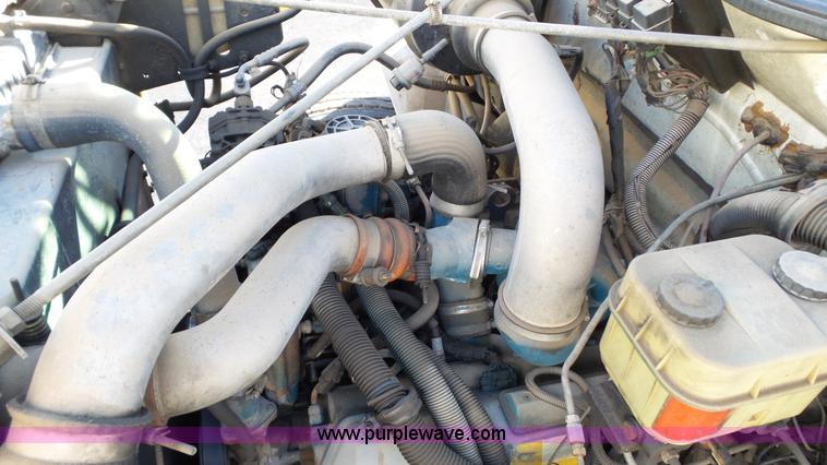 image for item J1273 2001 International 4700 bucket truck