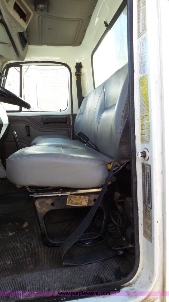 image for item J1273 2001 International 4700 bucket truck