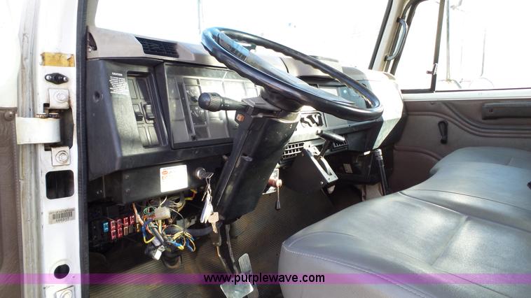 image for item J1273 2001 International 4700 bucket truck