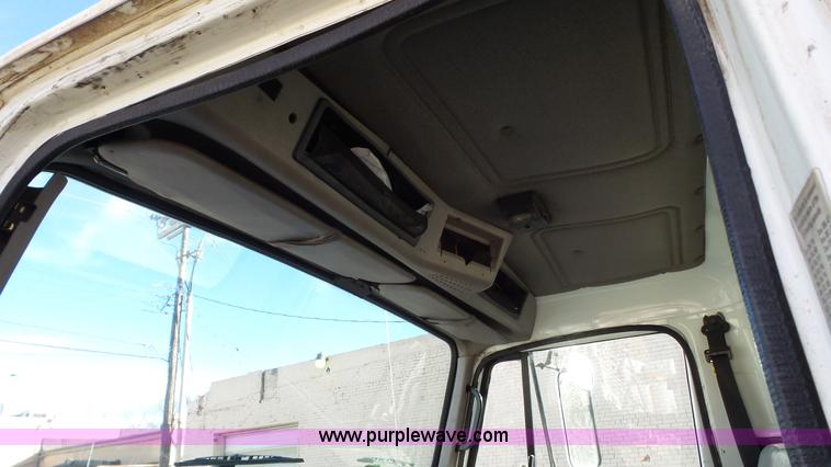 image for item J1273 2001 International 4700 bucket truck