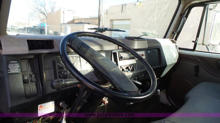 image for item J1273 2001 International 4700 bucket truck