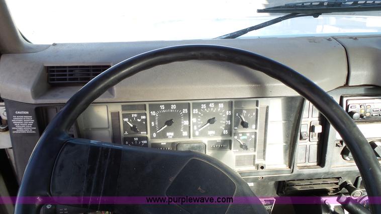 image for item J1273 2001 International 4700 bucket truck