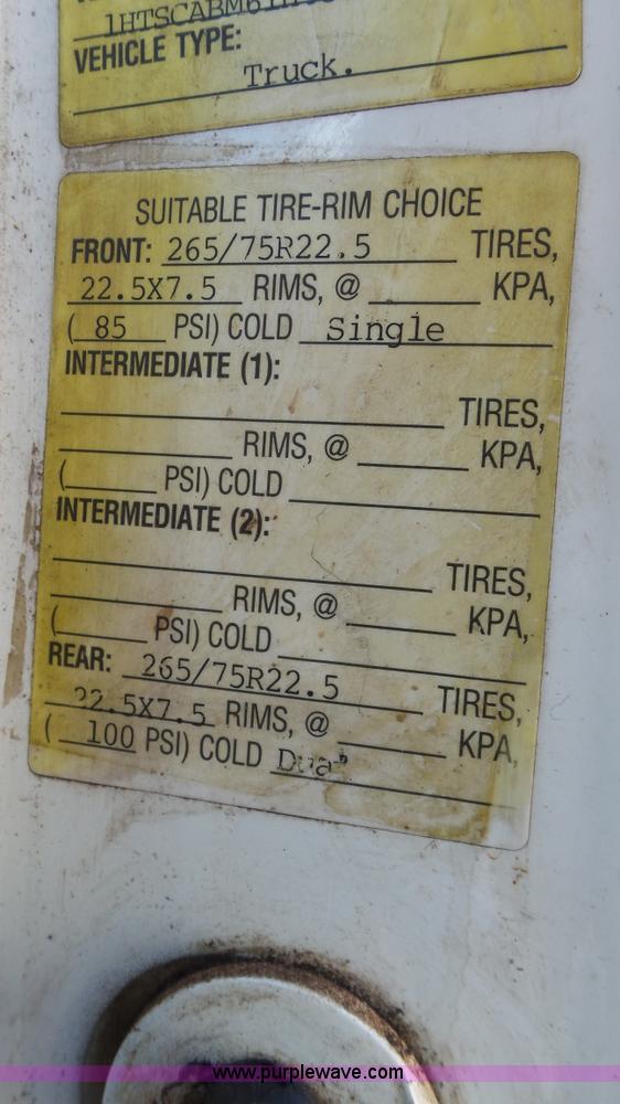 image for item J1273 2001 International 4700 bucket truck