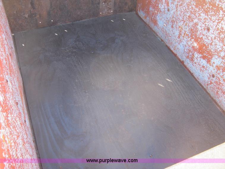 image for item J2887 Utility trailer