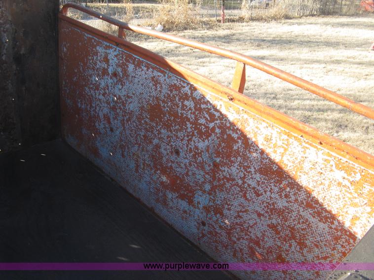 image for item J2887 Utility trailer