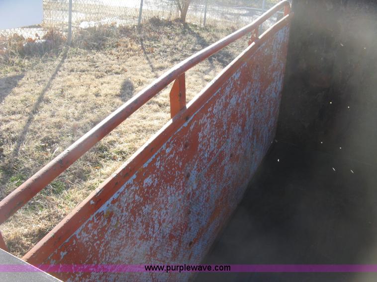 image for item J2887 Utility trailer