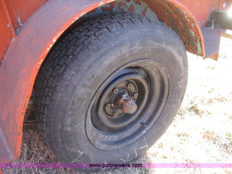 image for item J2887 Utility trailer