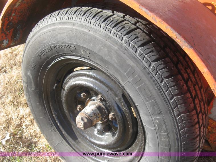 image for item J2887 Utility trailer