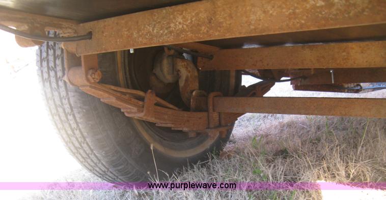 image for item J2887 Utility trailer