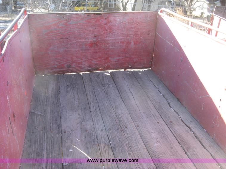 image for item J2888 Utility trailer