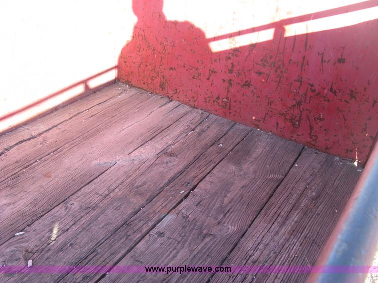 image for item J2888 Utility trailer