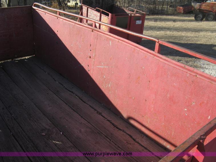 image for item J2888 Utility trailer