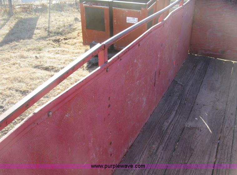 image for item J2888 Utility trailer