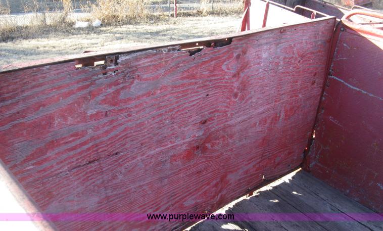 image for item J2888 Utility trailer