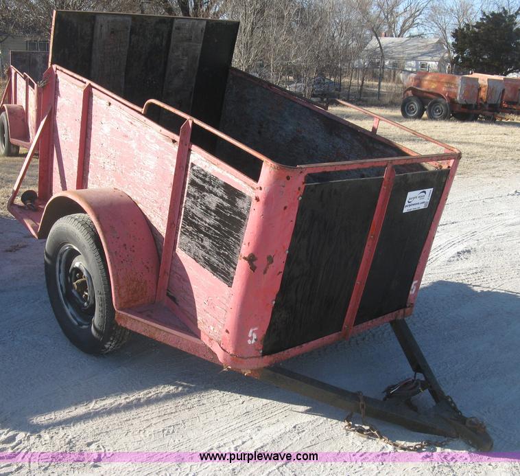 image for item J2889 Utility trailer
