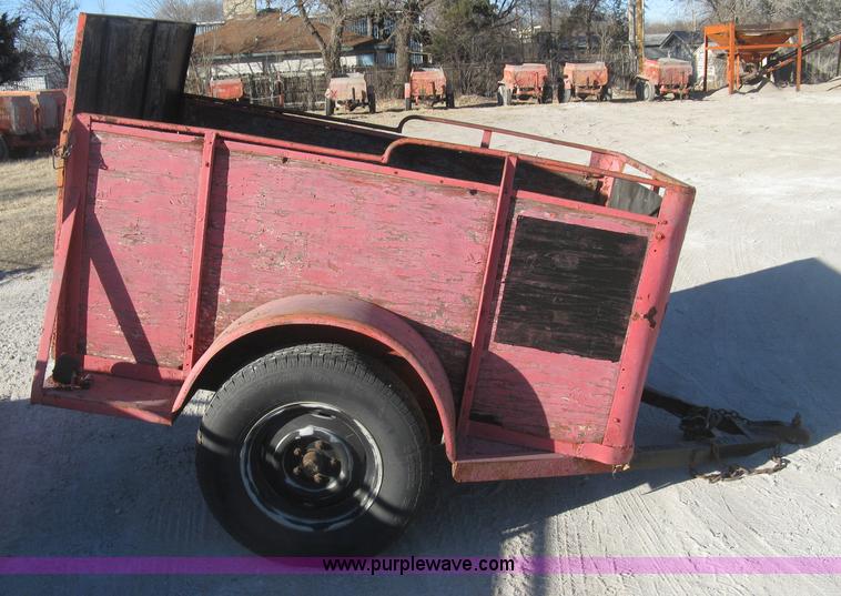 image for item J2889 Utility trailer