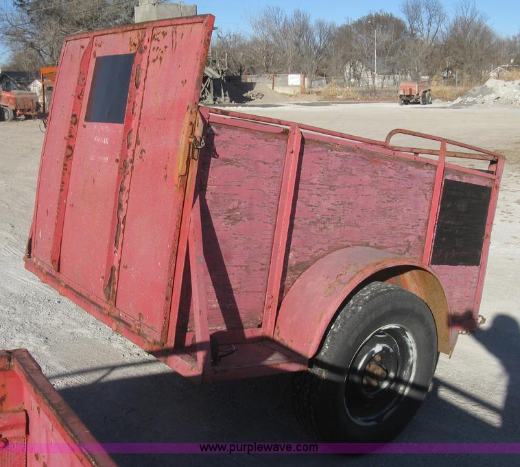 image for item J2889 Utility trailer