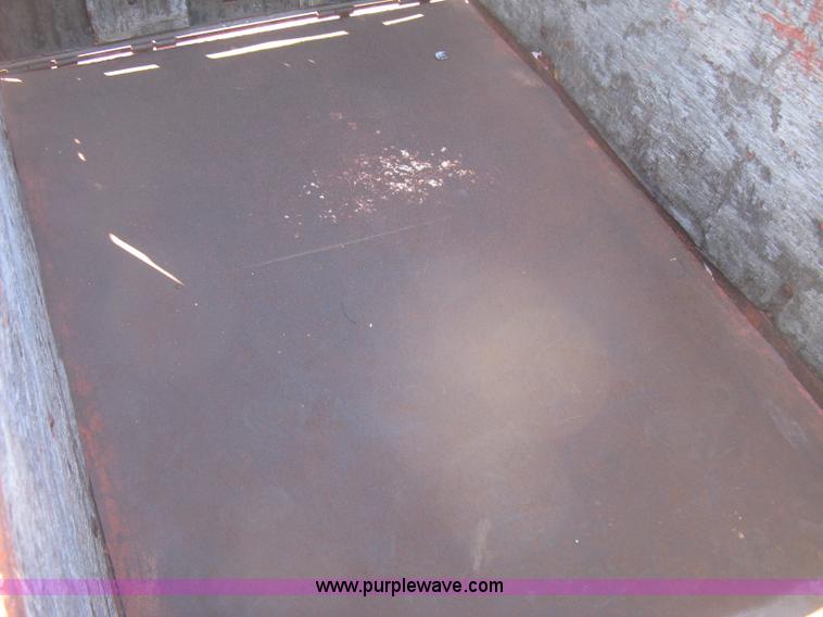 image for item J2889 Utility trailer