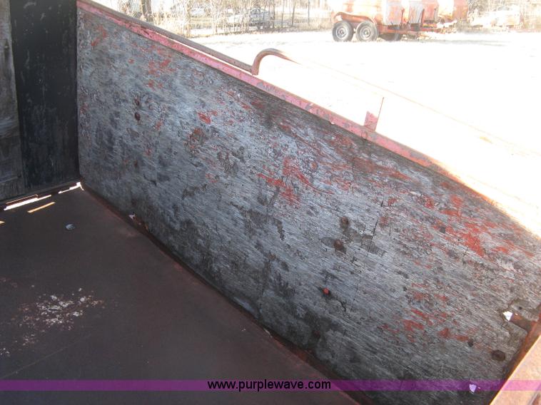 image for item J2889 Utility trailer