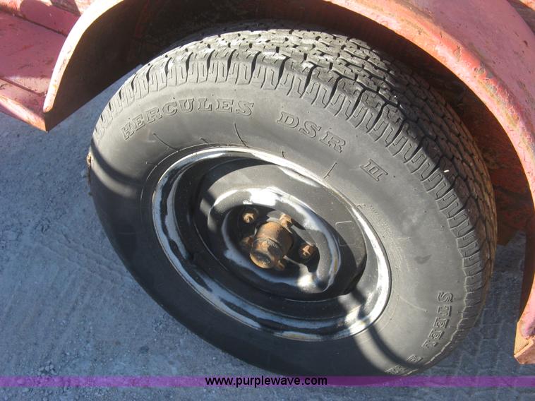 image for item J2889 Utility trailer