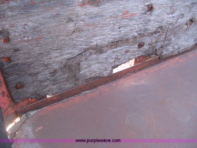 image for item J2889 Utility trailer