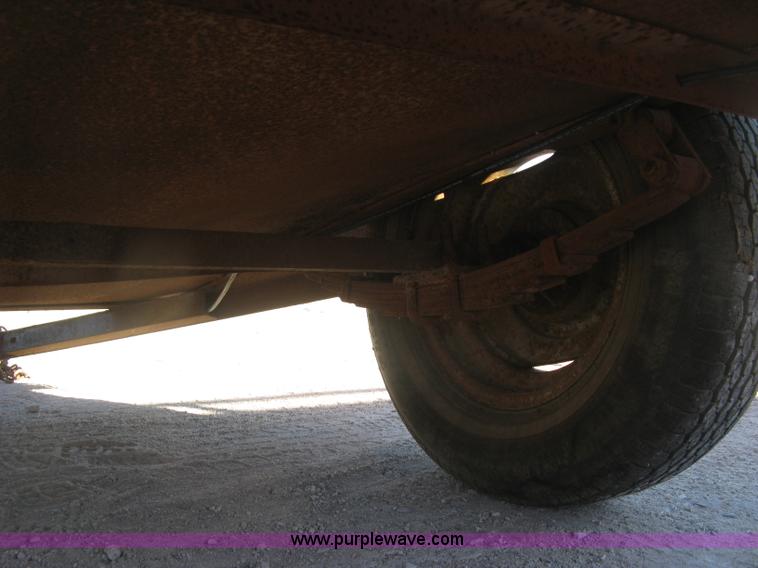 image for item J2889 Utility trailer