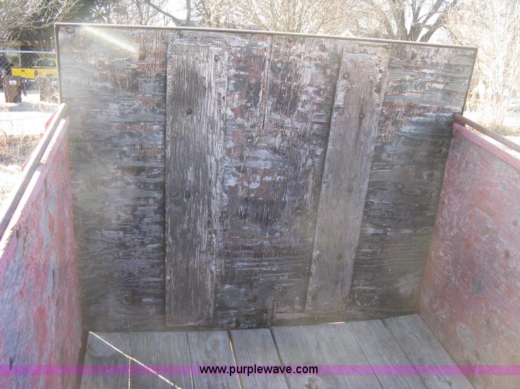 image for item J2890 Utility trailer