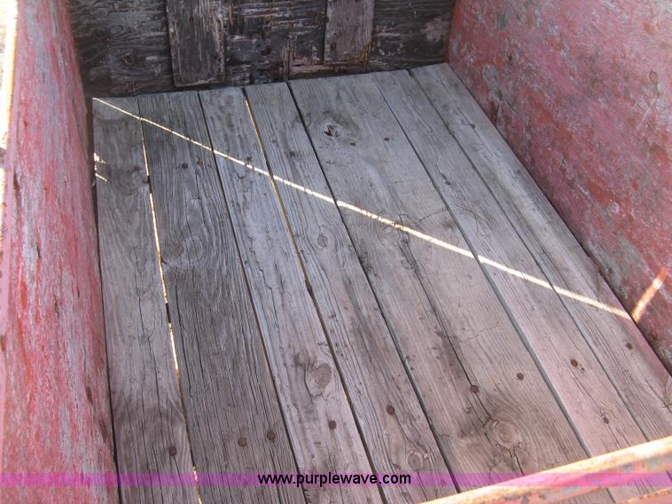 image for item J2890 Utility trailer