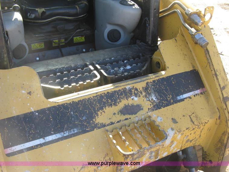 image for item J2921 2005 Caterpillar 277B skid steer