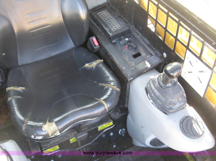image for item J2921 2005 Caterpillar 277B skid steer