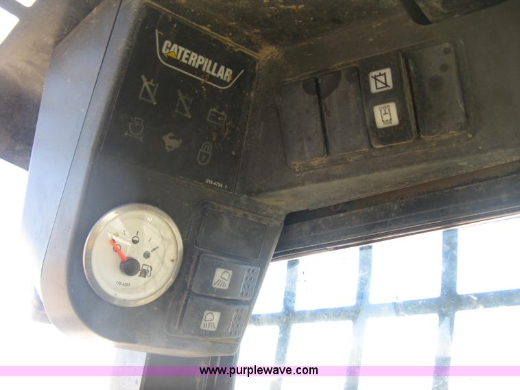 image for item J2921 2005 Caterpillar 277B skid steer