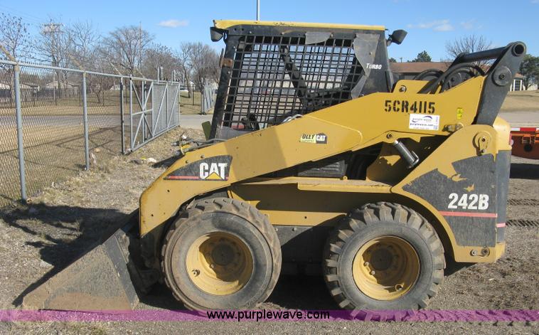 image for item J2922 2005 Caterpillar 242B skid steer