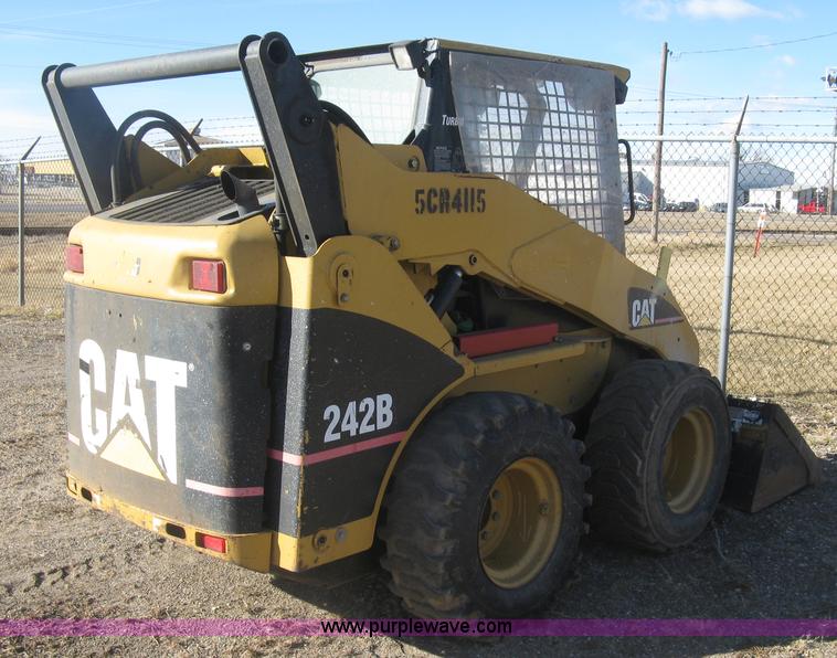image for item J2922 2005 Caterpillar 242B skid steer
