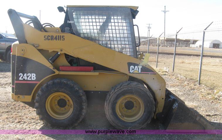 image for item J2922 2005 Caterpillar 242B skid steer