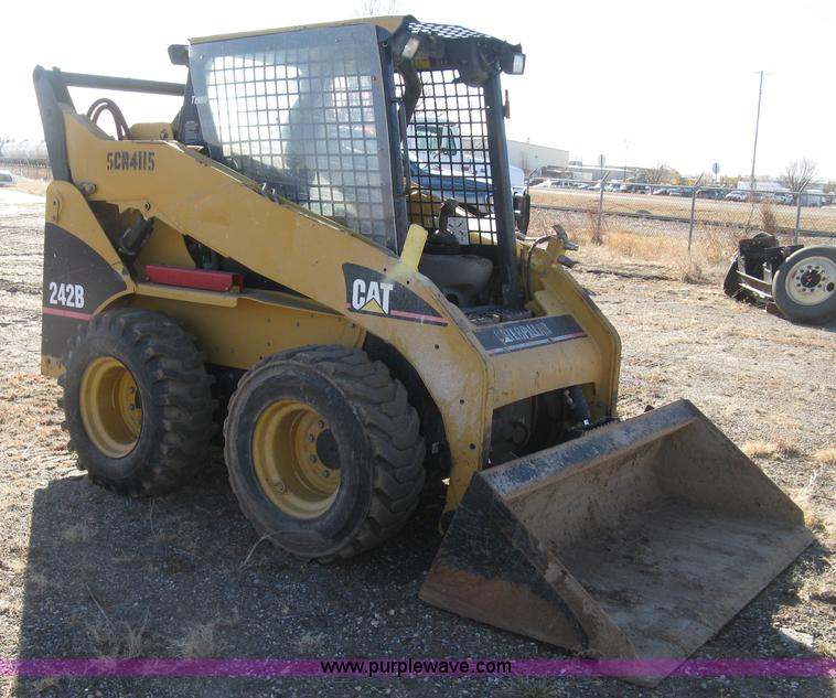 image for item J2922 2005 Caterpillar 242B skid steer