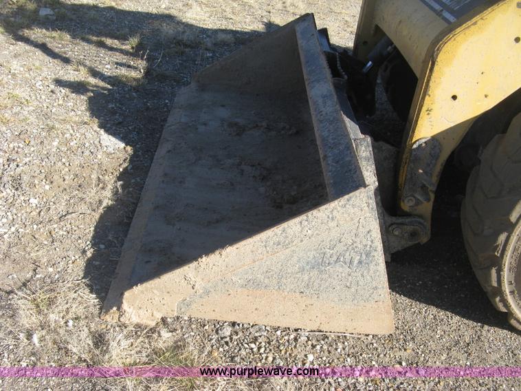 image for item J2922 2005 Caterpillar 242B skid steer