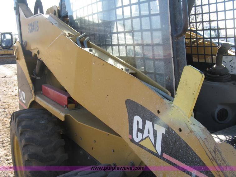 image for item J2922 2005 Caterpillar 242B skid steer