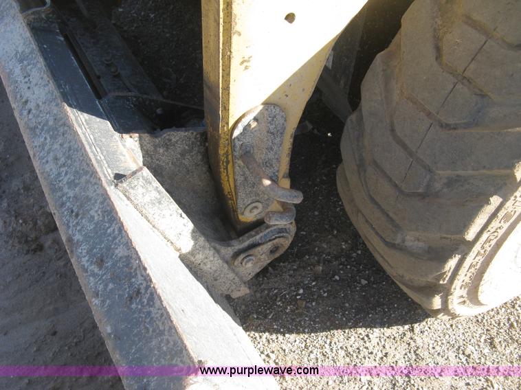 image for item J2922 2005 Caterpillar 242B skid steer