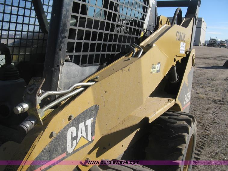 image for item J2922 2005 Caterpillar 242B skid steer