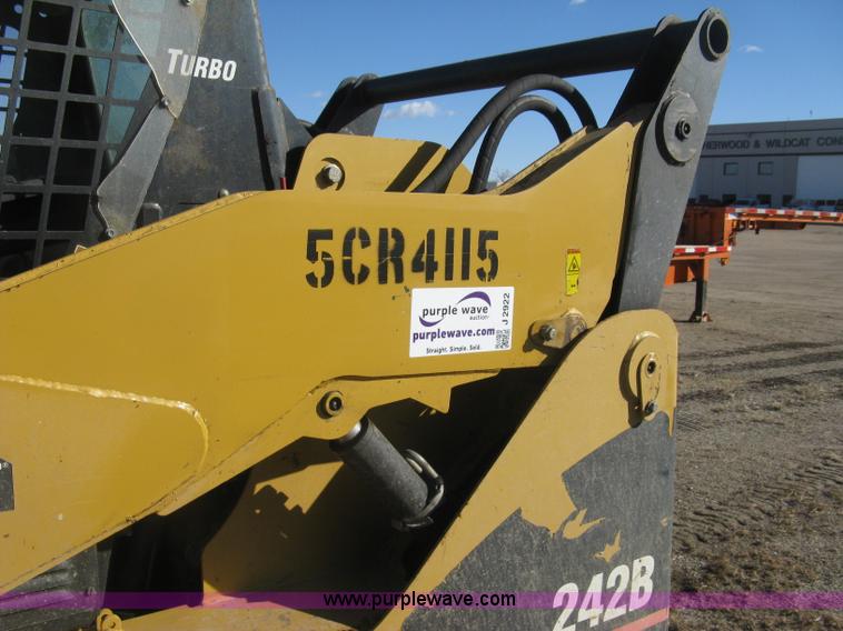 image for item J2922 2005 Caterpillar 242B skid steer