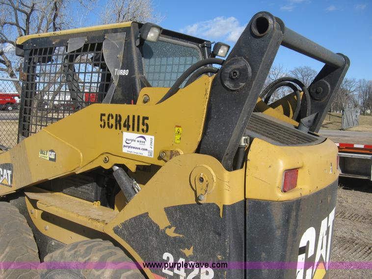 image for item J2922 2005 Caterpillar 242B skid steer