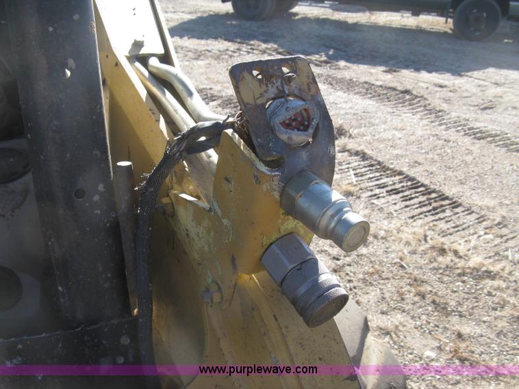 image for item J2922 2005 Caterpillar 242B skid steer