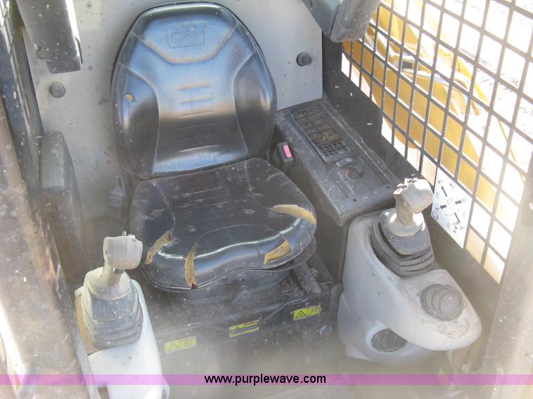 image for item J2922 2005 Caterpillar 242B skid steer