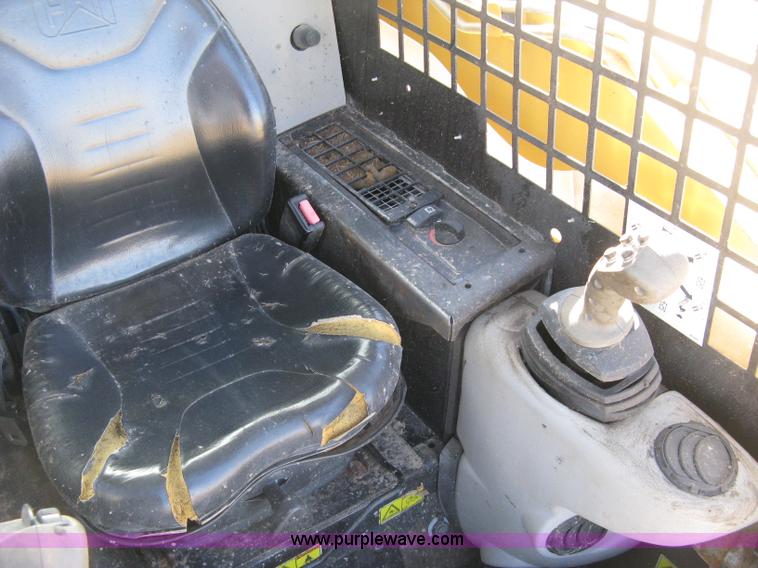 image for item J2922 2005 Caterpillar 242B skid steer